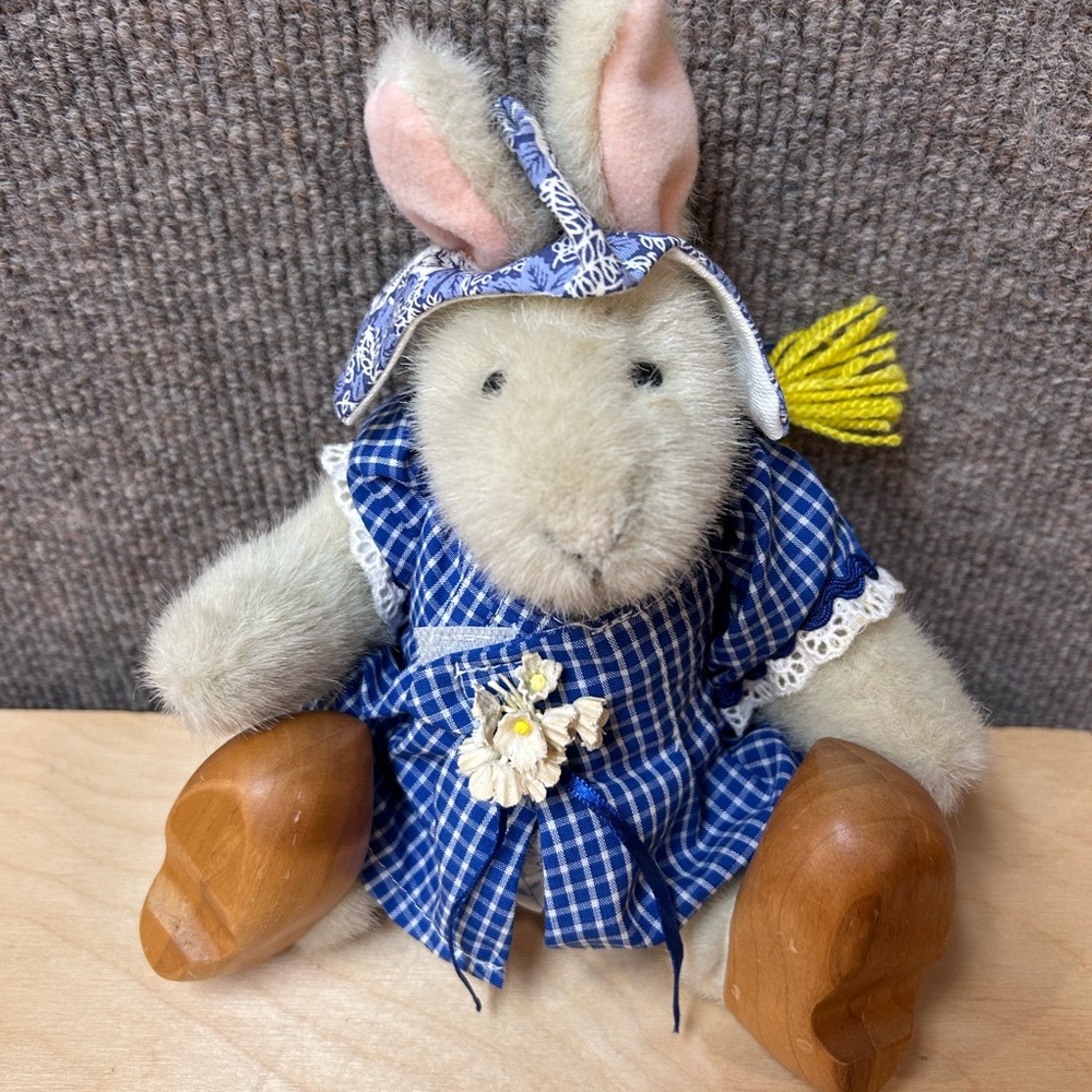 HOPPY‎ VANDERHARE  Dutch Treat Plush Bunny Toy Vanderbear Family.